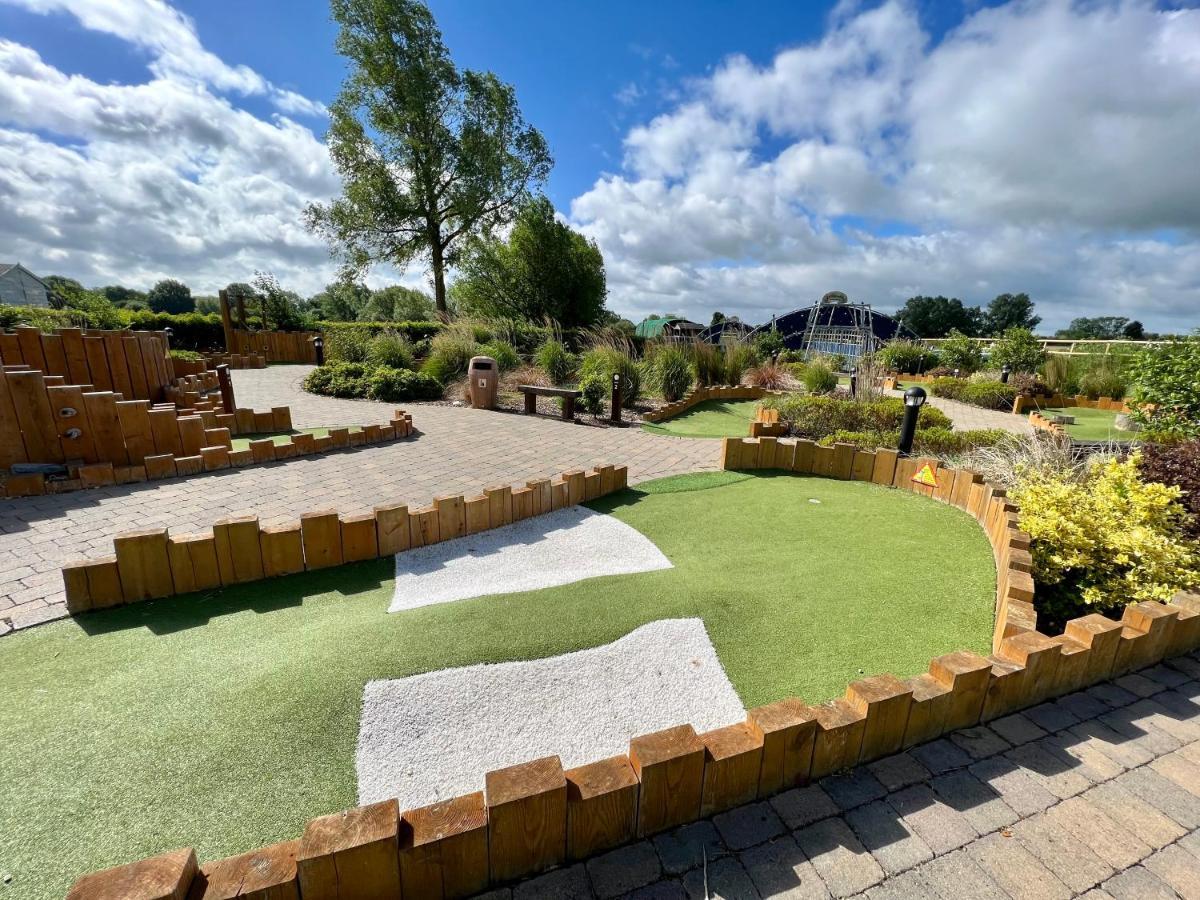 Paws Lodge, Hot Tub, Pet Friendly South Cerney Extérieur photo