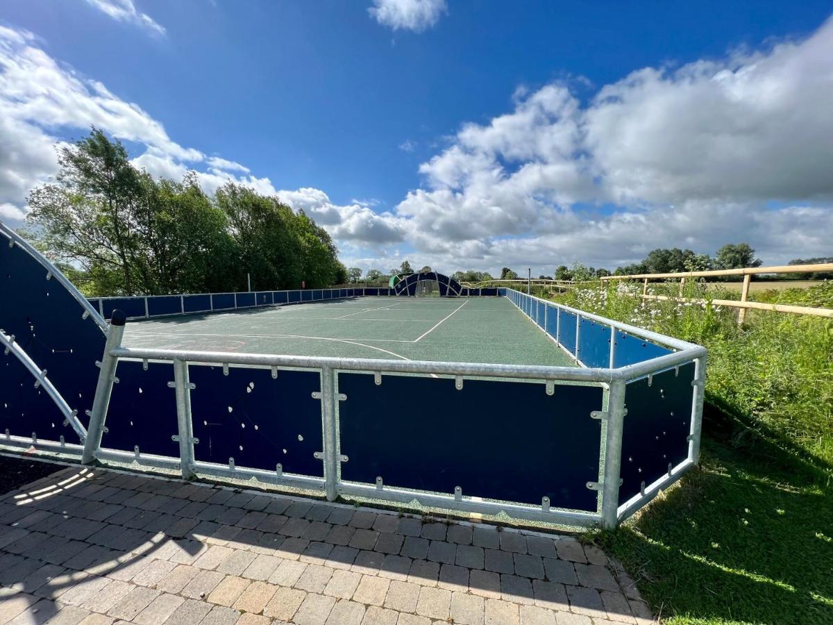 Paws Lodge, Hot Tub, Pet Friendly South Cerney Extérieur photo