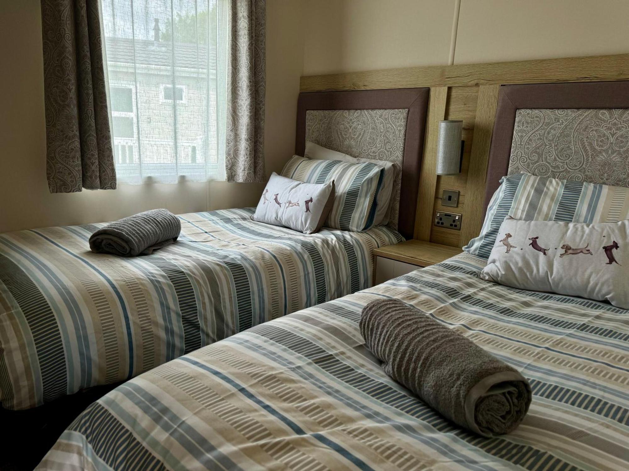 Paws Lodge, Hot Tub, Pet Friendly South Cerney Extérieur photo
