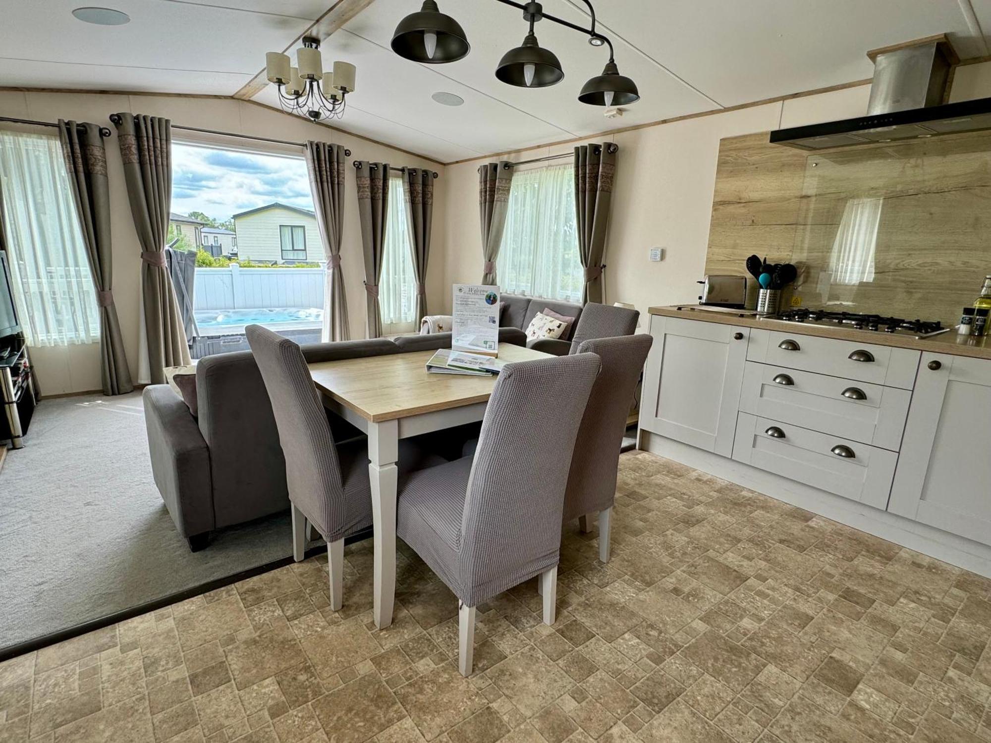 Paws Lodge, Hot Tub, Pet Friendly South Cerney Extérieur photo