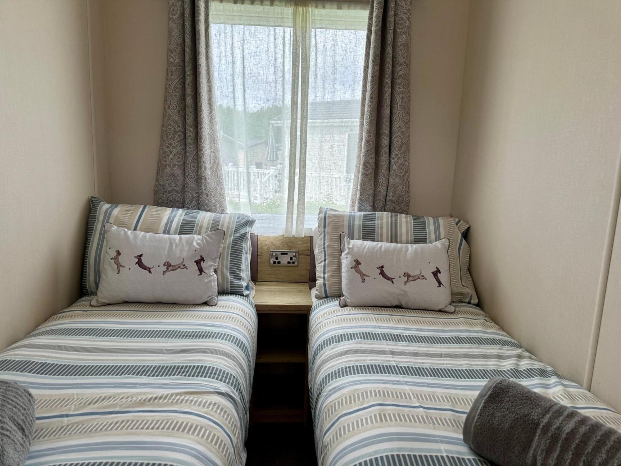 Paws Lodge, Hot Tub, Pet Friendly South Cerney Extérieur photo