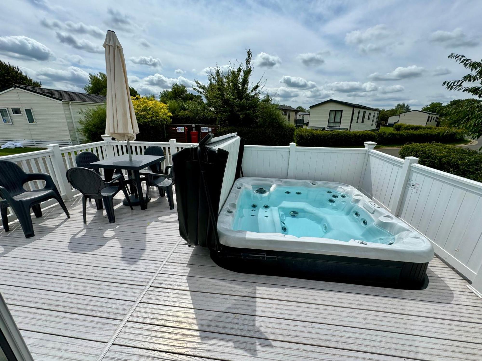 Paws Lodge, Hot Tub, Pet Friendly South Cerney Extérieur photo