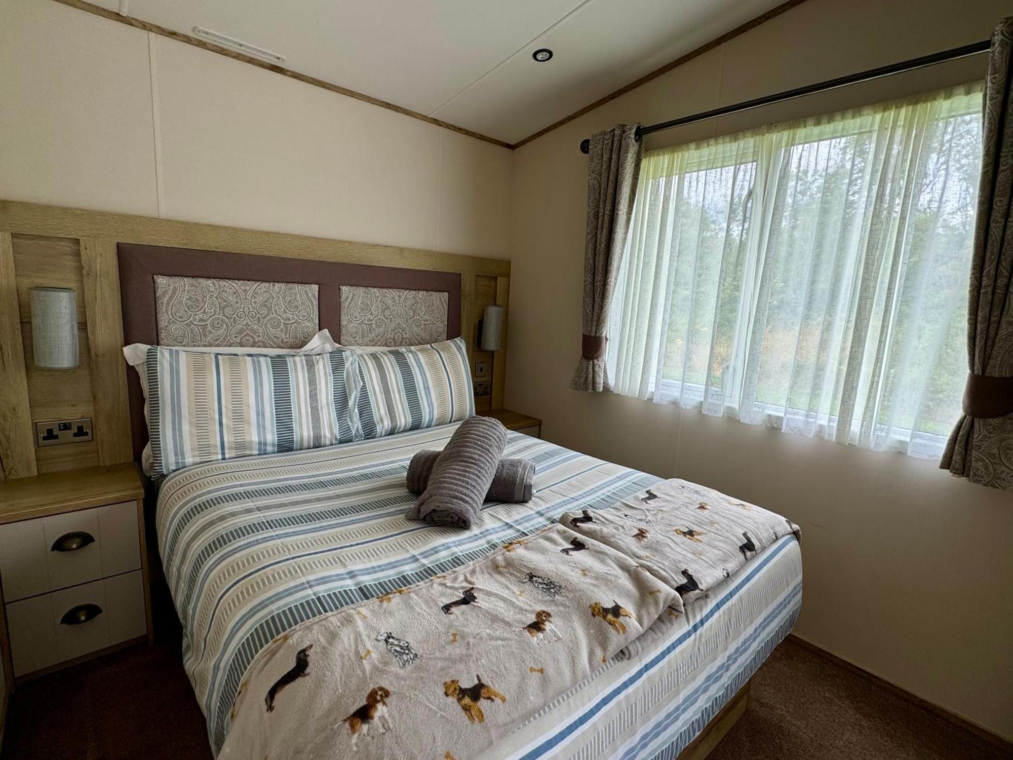 Paws Lodge, Hot Tub, Pet Friendly South Cerney Extérieur photo